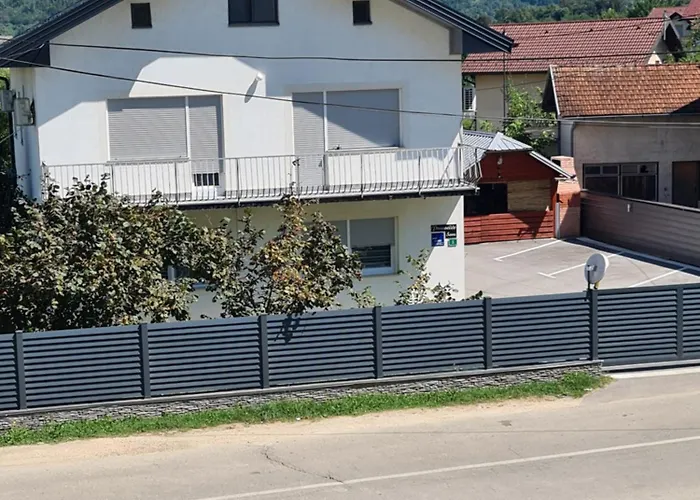 Prenociste Sana Sanski Casa de hóspedes