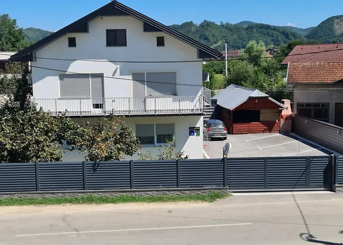 Casa de hóspedes Prenociste Sana Sanski Sanski Most